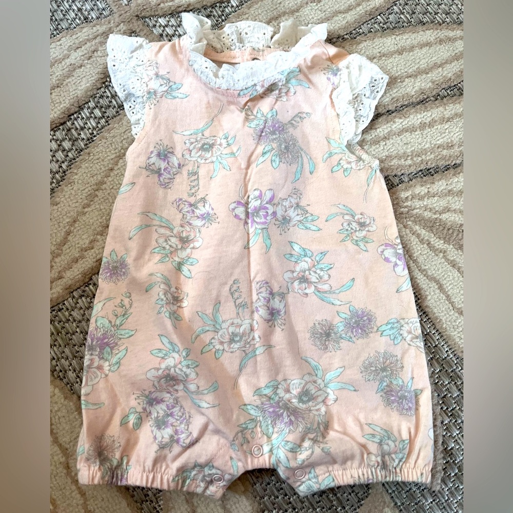 ⭐️5/$25⭐️ Catherine Malandrino Floral Romper 3-6M